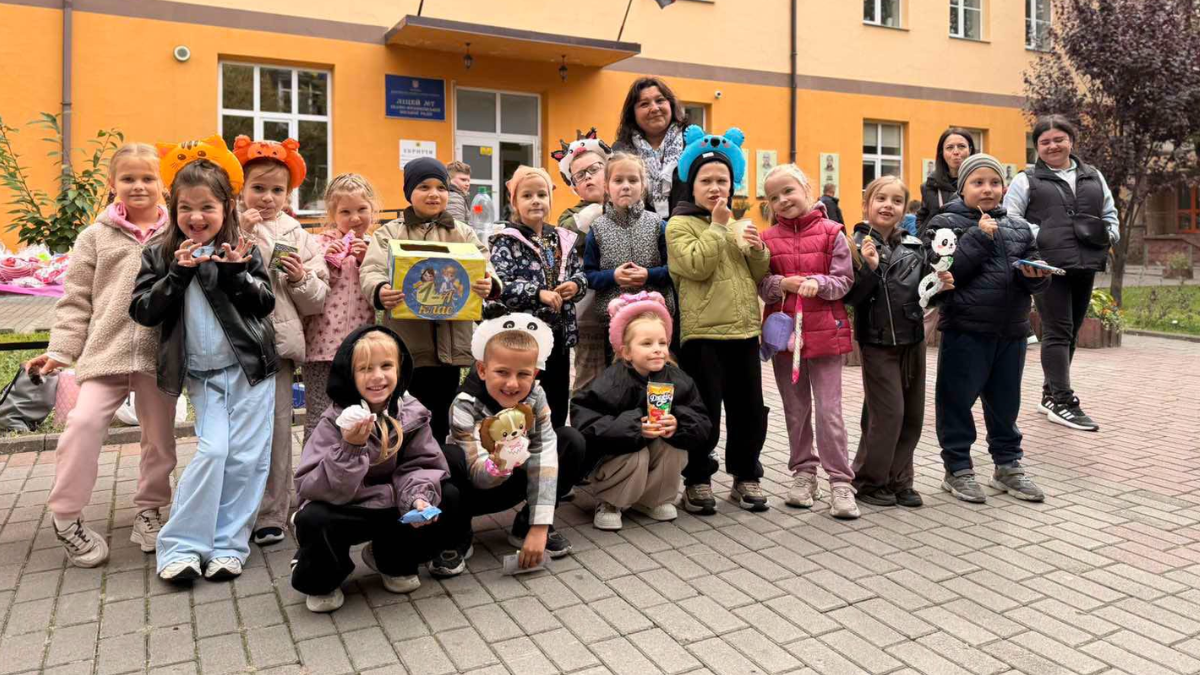 25 вересня в Івано-Франківську у ліцеї №7 відбувся благодійний ярмарок на підтримку Збройних сил України.