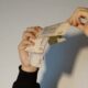 У Франківську обманули двох жінок: які схеми застосували шахраї