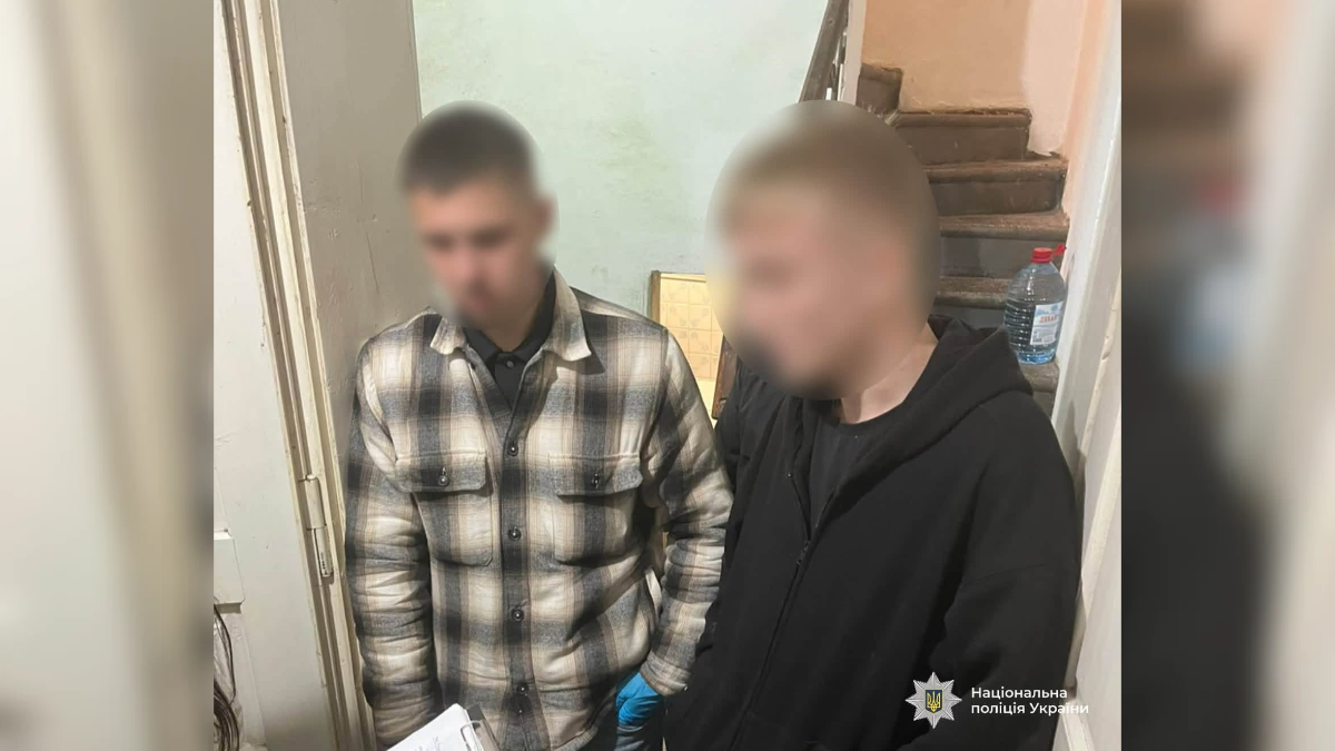 У Франківську поліція затримала двох 18-річних прикарпатців, які продавали наркотичні речовини