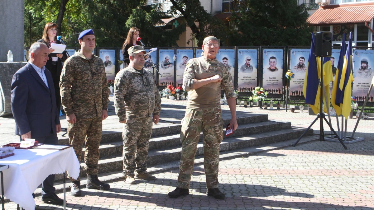 Урочисте відзначення захисників у Тлумацькій громаді 1 жовтня 2026 року. Джерело: Тлумацька міська рада