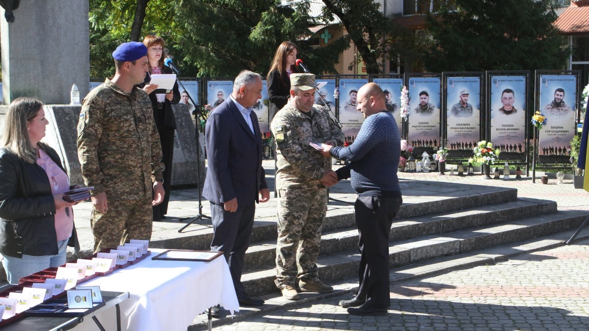 Урочисте відзначення захисників у Тлумацькій громаді 1 жовтня 2026 року. Джерело: Тлумацька міська рада