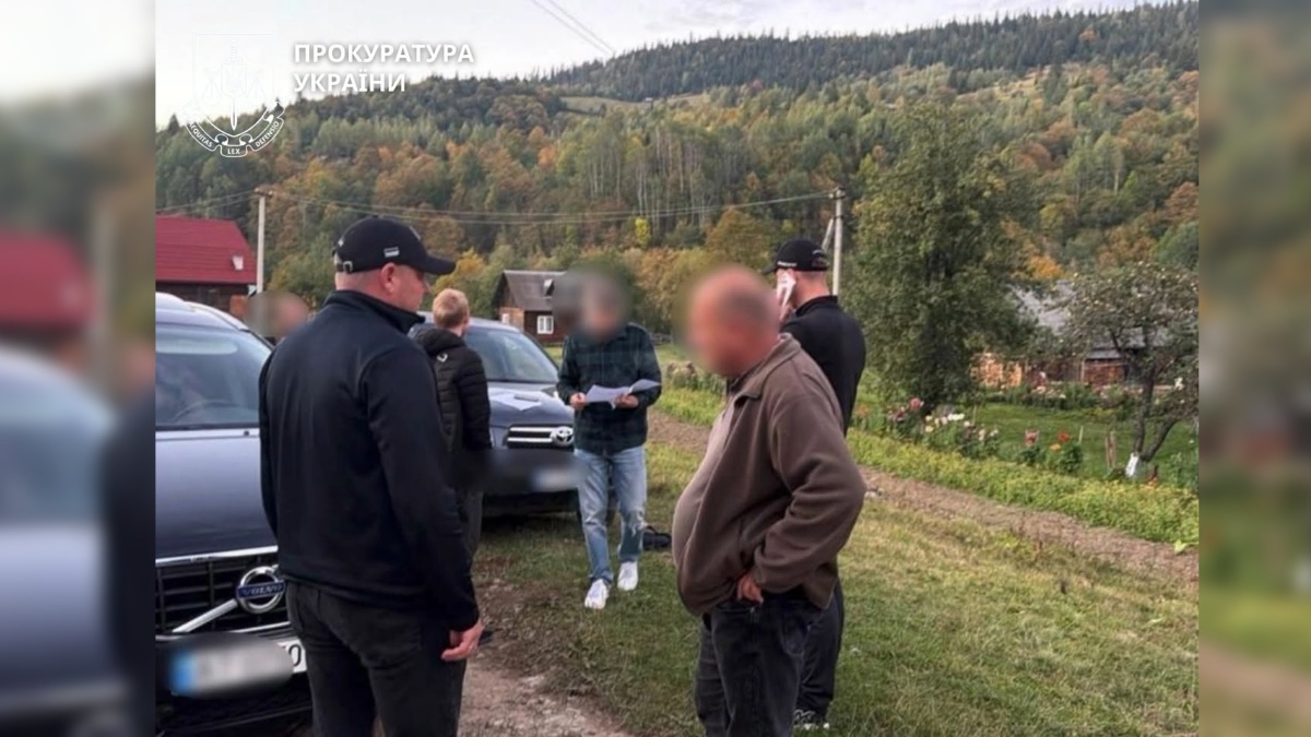 Викриття двох посадовців ДП «Ліси України». Джерело: Івано-Франківська обласна прокуратура