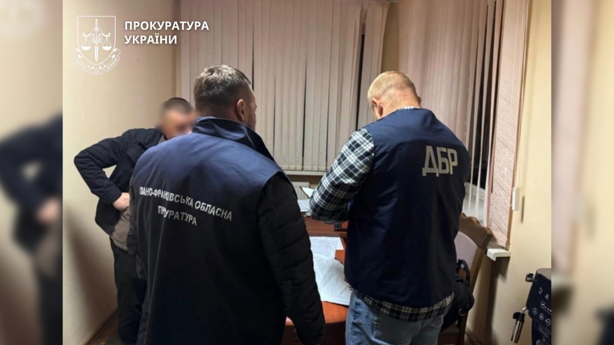 Викриття двох посадовців ДП «Ліси України». Джерело: Івано-Франківська обласна прокуратура