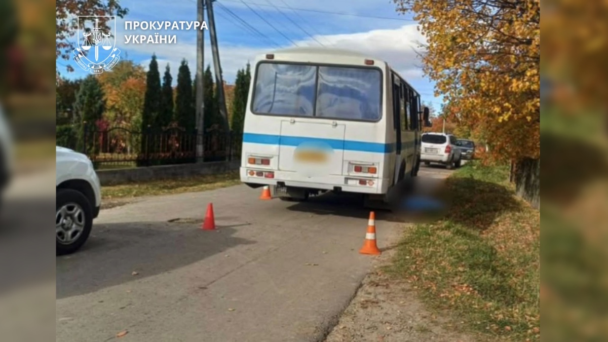 На Прикарпатті затримали та повідомили про підозру 62-річному водію рейсового автобуса, який 9 жовтня скоїв наїзд на чотирирічного хлопчика