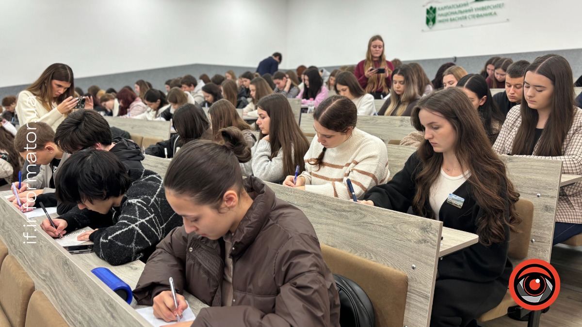 У Франківську написали Всеукраїнський радіодиктант