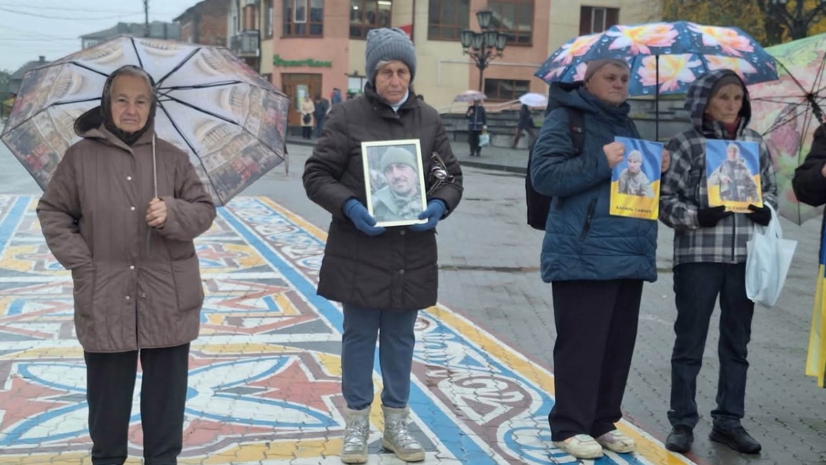 Мирна акція «Повернись живим» у Галичі 27 жовтня 2026 року. Джерело: Дубовецька територіальна громада