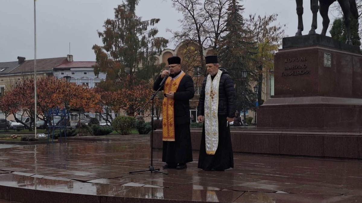 Мирна акція «Повернись живим» у Галичі 27 жовтня 2026 року. Джерело: Дубовецька територіальна громада
