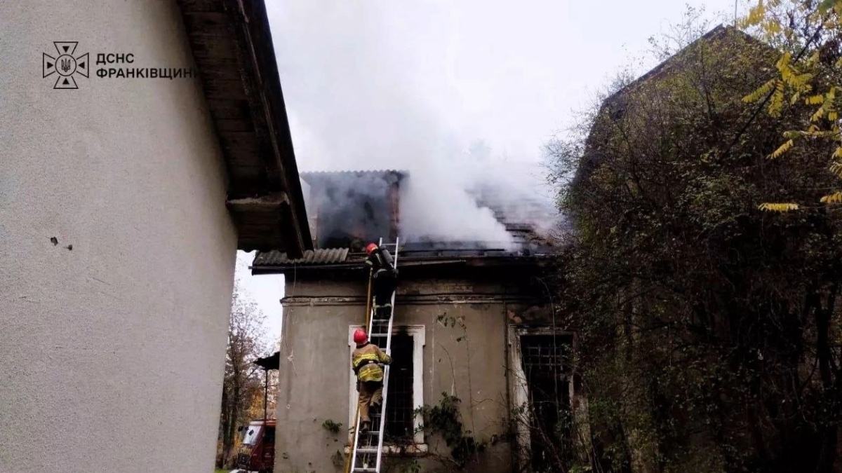 У Франківську на Млинарській вже вдруге гасили пожежу в недіючій будівлі