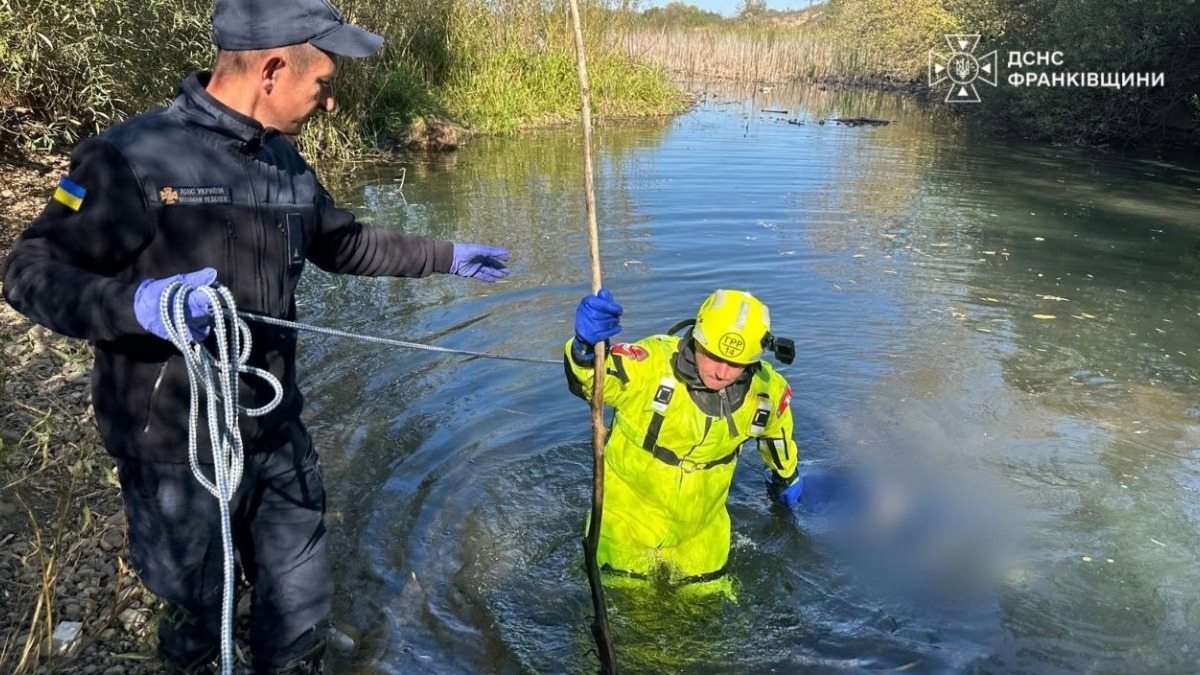 У Франківській громаді з річки дістали тіло чоловіка