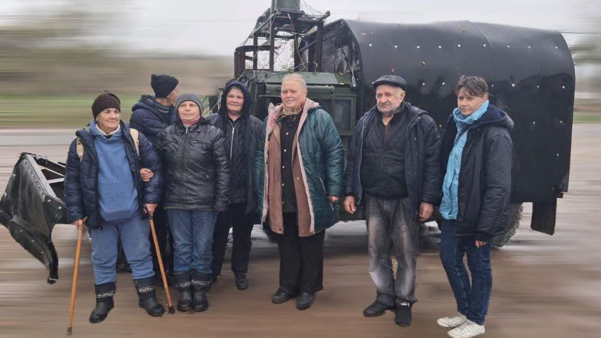 Бійці 1 батальйону 102 бригади територіальної оборони, що дислокується на Івано-Франківщині, евакуювали сімох цивільних із прифронтового Берислава Херсонської області.